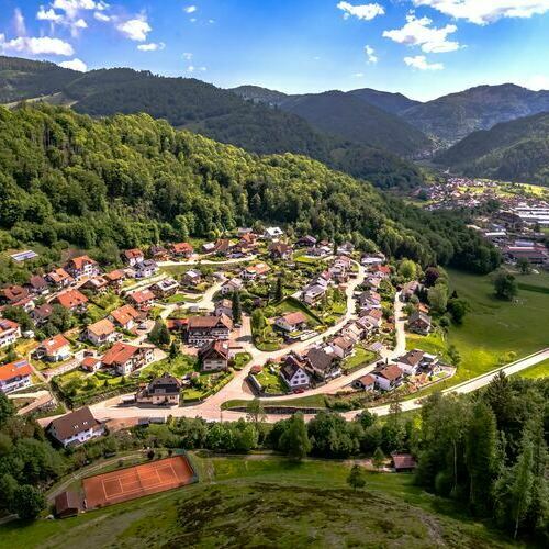 Blick auf Aitern, an der Südseite des Belchens gelegen. Blick auf Aitern, an der Südseite des Belchens gelegen.