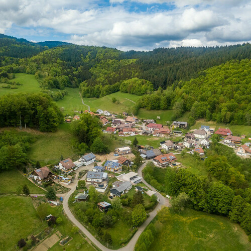Blick über Schönenberg, am Fuße des Belchens gelegen. Blick über Schönenberg, am Fuße des Belchens gelegen.
