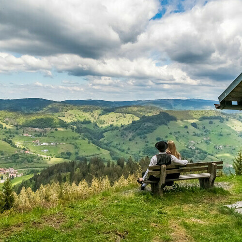 Aussichtspunkt Rollspitz mit Blick auf die Schwarzwaldtäler  Aussichtspunkt Rollspitz mit Blick auf die Schwarzwaldtäler
