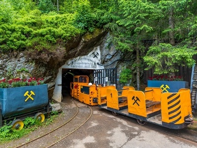 Mit der Grubenbahn geht es in das Bergwerk Finstergrund in Wieden Mit der Grubenbahn geht es in das Bergwerk Finstergrund in Wieden