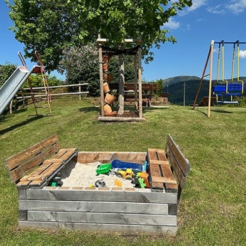 Der Spielplatz für die Kinder -  Der Spielplatz für die Kinder -
